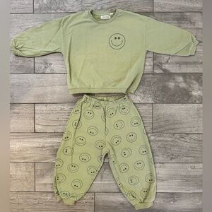 Indy & Pippa Green Smiley Face Sweatshirt and Joggers Set